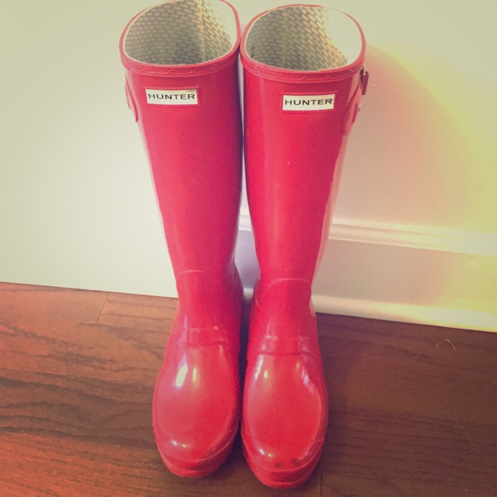 Red glossy Hunter rain boots sz 5. Gently used!